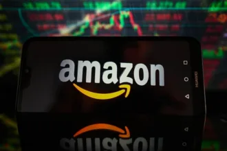 Amazon stock hits all time high making Jeff Bezos $3.3bn richer