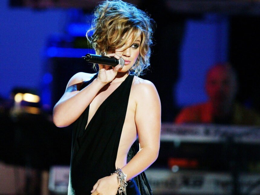 Kelly Clarkson Net Worth, Biography And Career